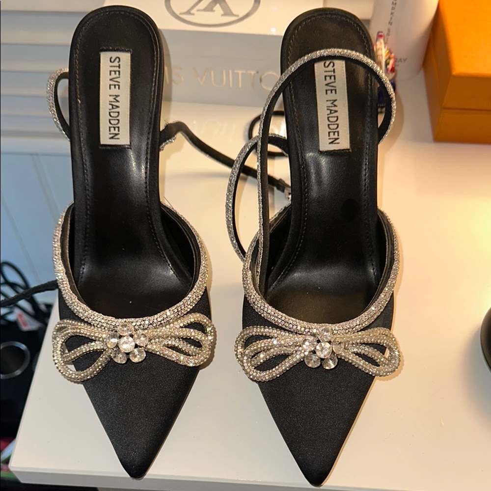 Steve Madden Black Pointed Toe Heels
